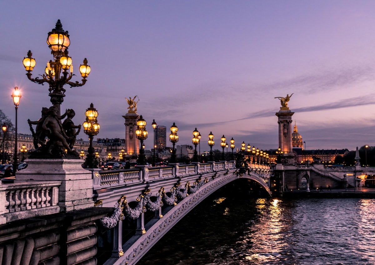 Référencement IA Paris : Guide Local pour Dominer ChatGPT & Gemini en 2026